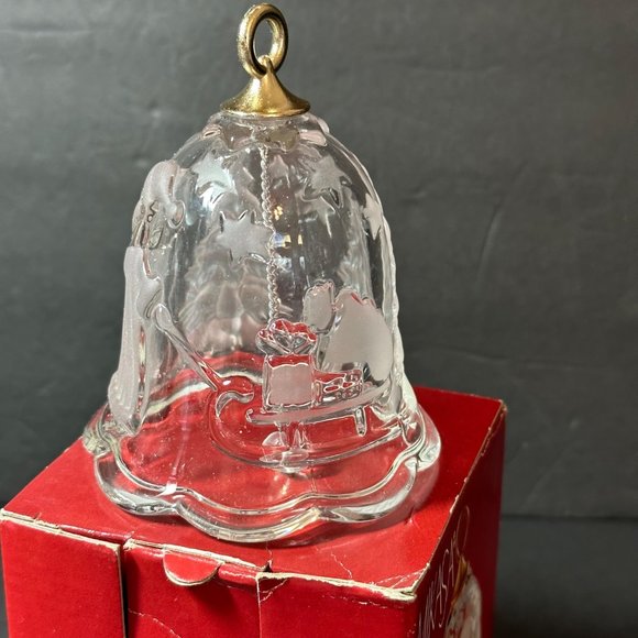 Mikasa Crystal Holiday Bell Santa Claus Sleigh Tree Stars Scalloped Edge 4.5" - Picture 8 of 8